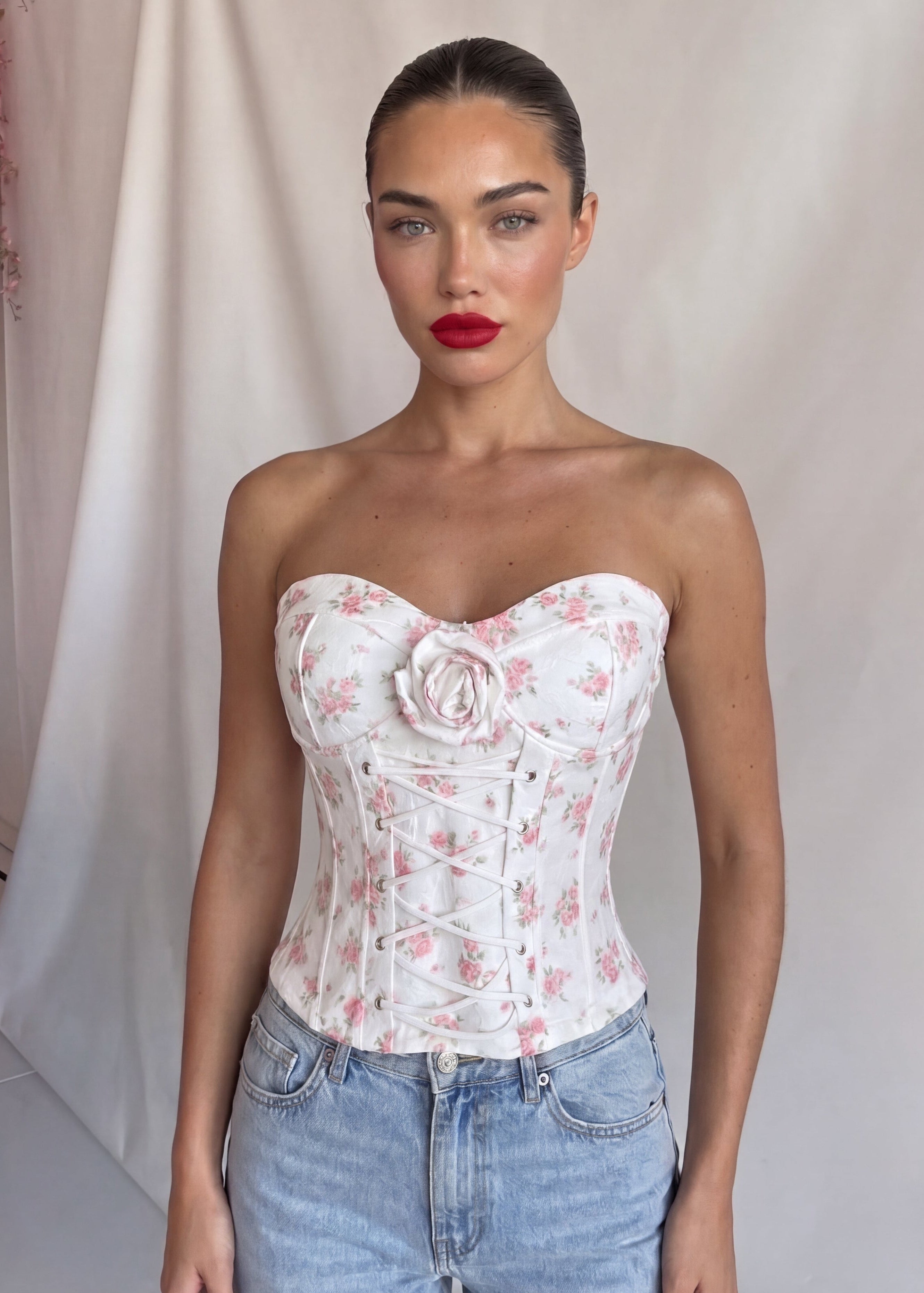 DALMA - top corpetto bianco in pizzo floreale con applicazione fiore