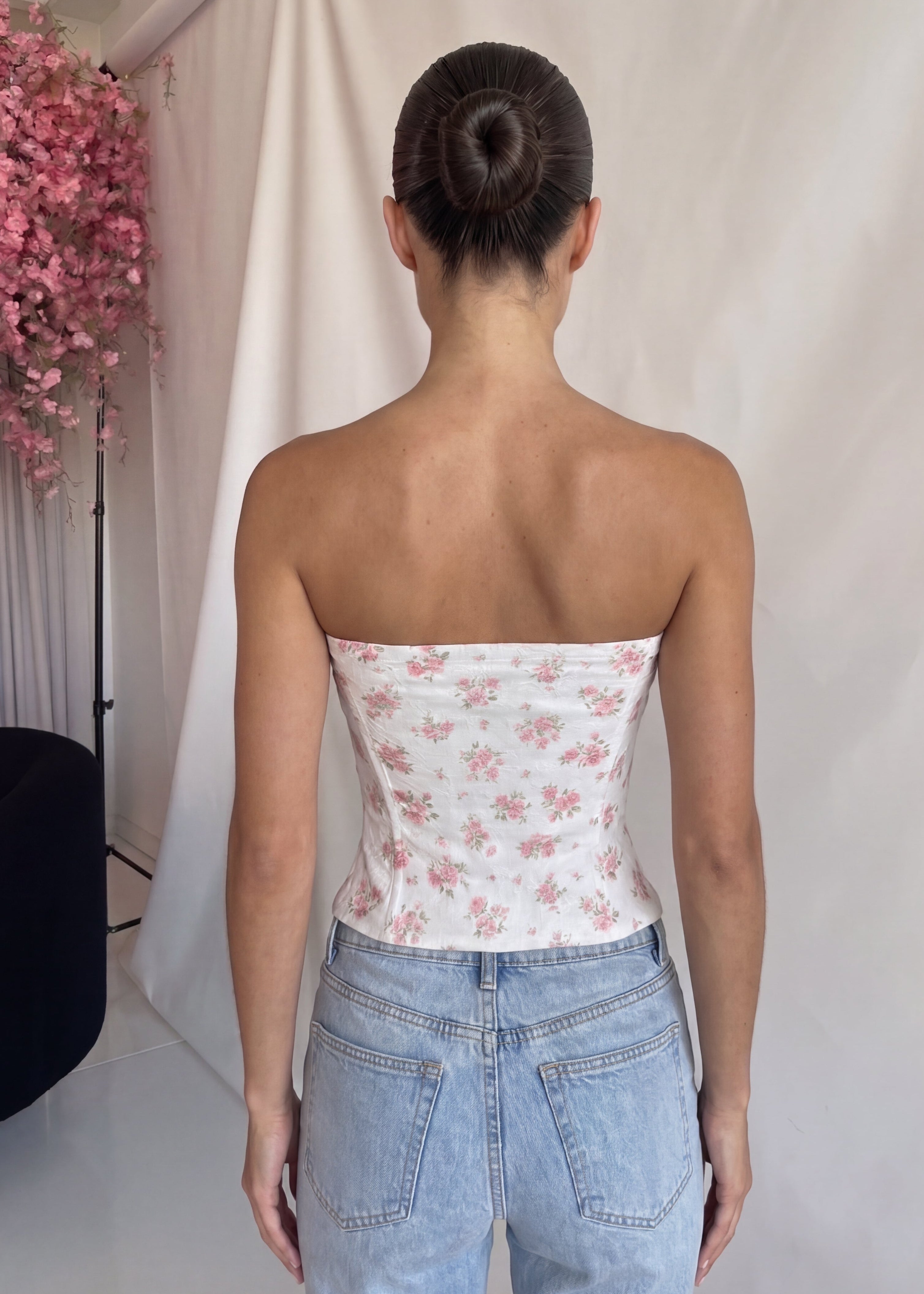 DALMA - top corpetto bianco in pizzo floreale con applicazione fiore