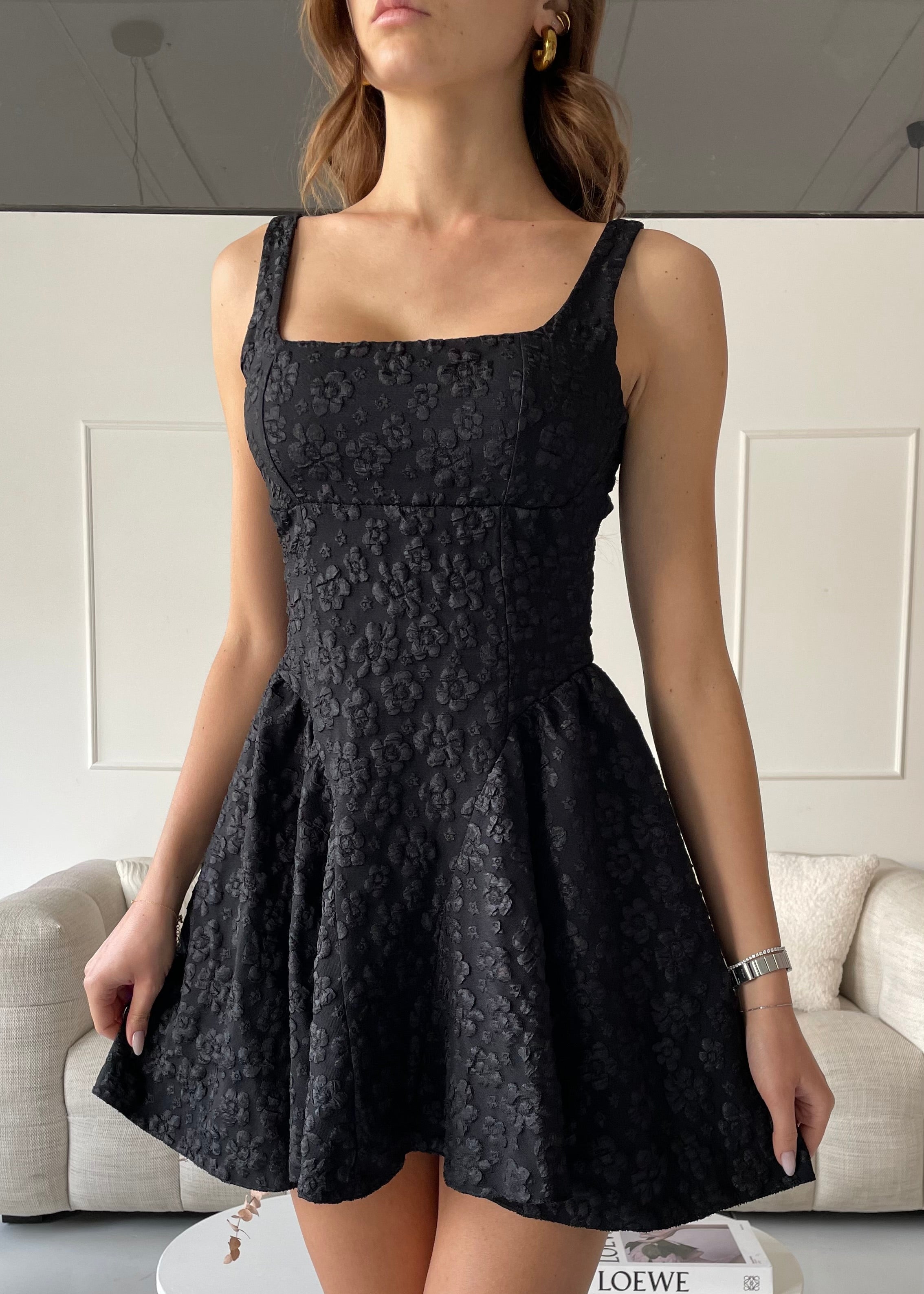 VERONICA - vestito mini nero con gonna ampia con scollo posteriore e fiocco