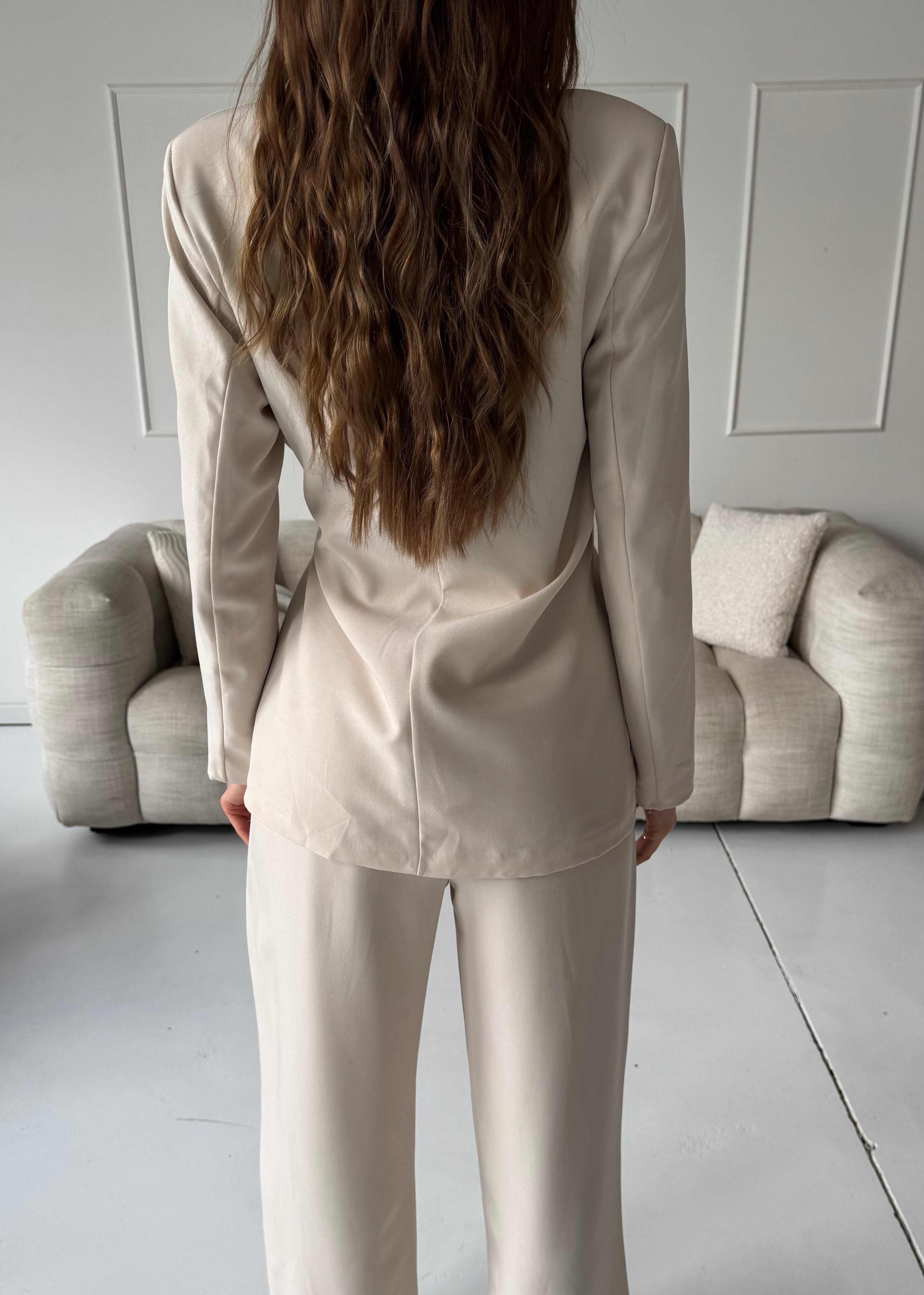 WILA - set giacca pantaloni tailleur beige avorio con chiusura laterale fiocco