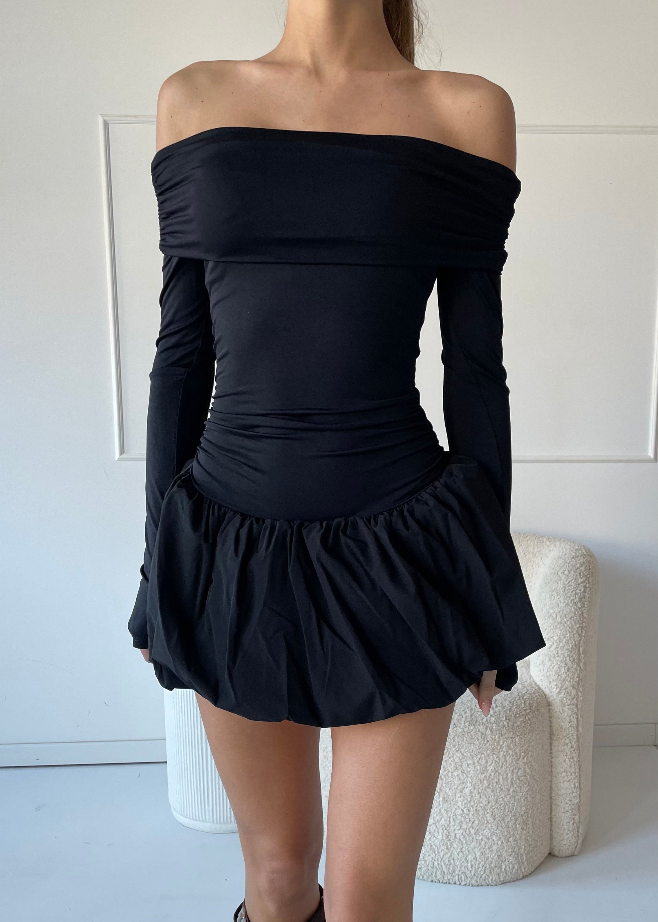 VALLY - vestito mini nero con gonna a palloncino e spalle scoperte