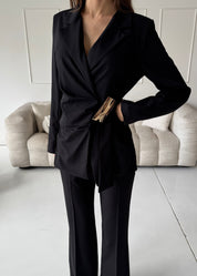 DAVA - set giacca pantaloni tailleur con chiusura laterale decorativa oro