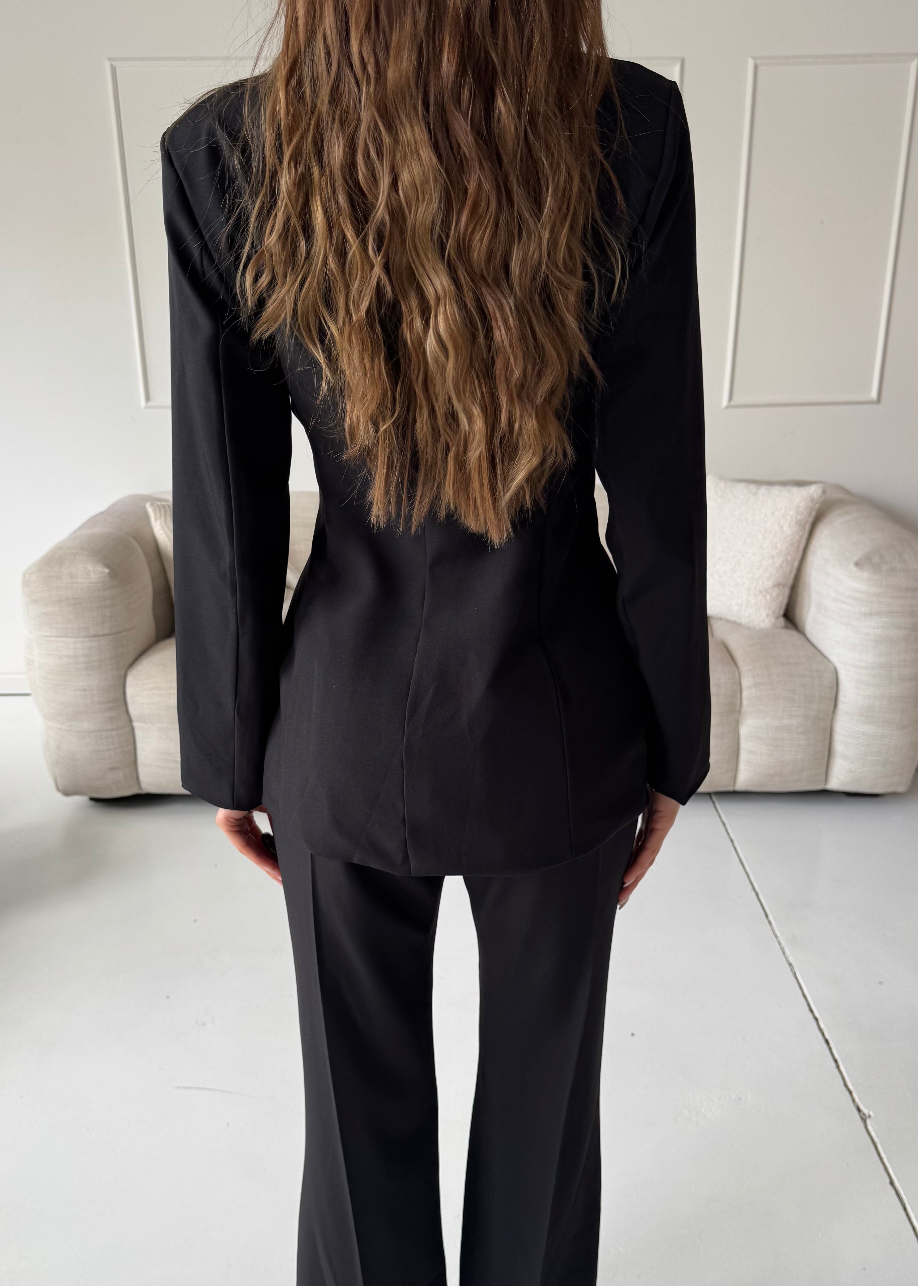 DAVA - set giacca pantaloni tailleur con chiusura laterale decorativa oro