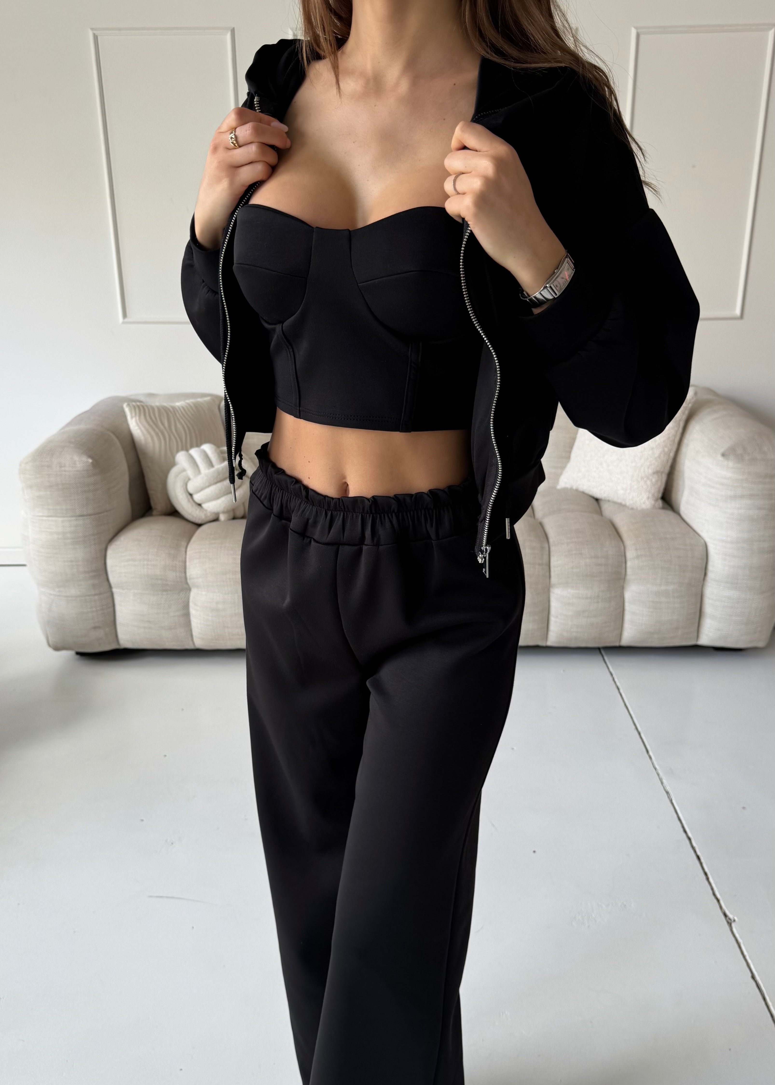 TAMIE - tuta nera con felpa, top corpetto e pantalone a zampa