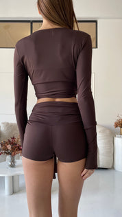 NADJA - set coordinato shorts, coprispalle e top in marrone