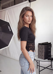 LENNY - t shirt nera con orlo asimmetrico in pizzo