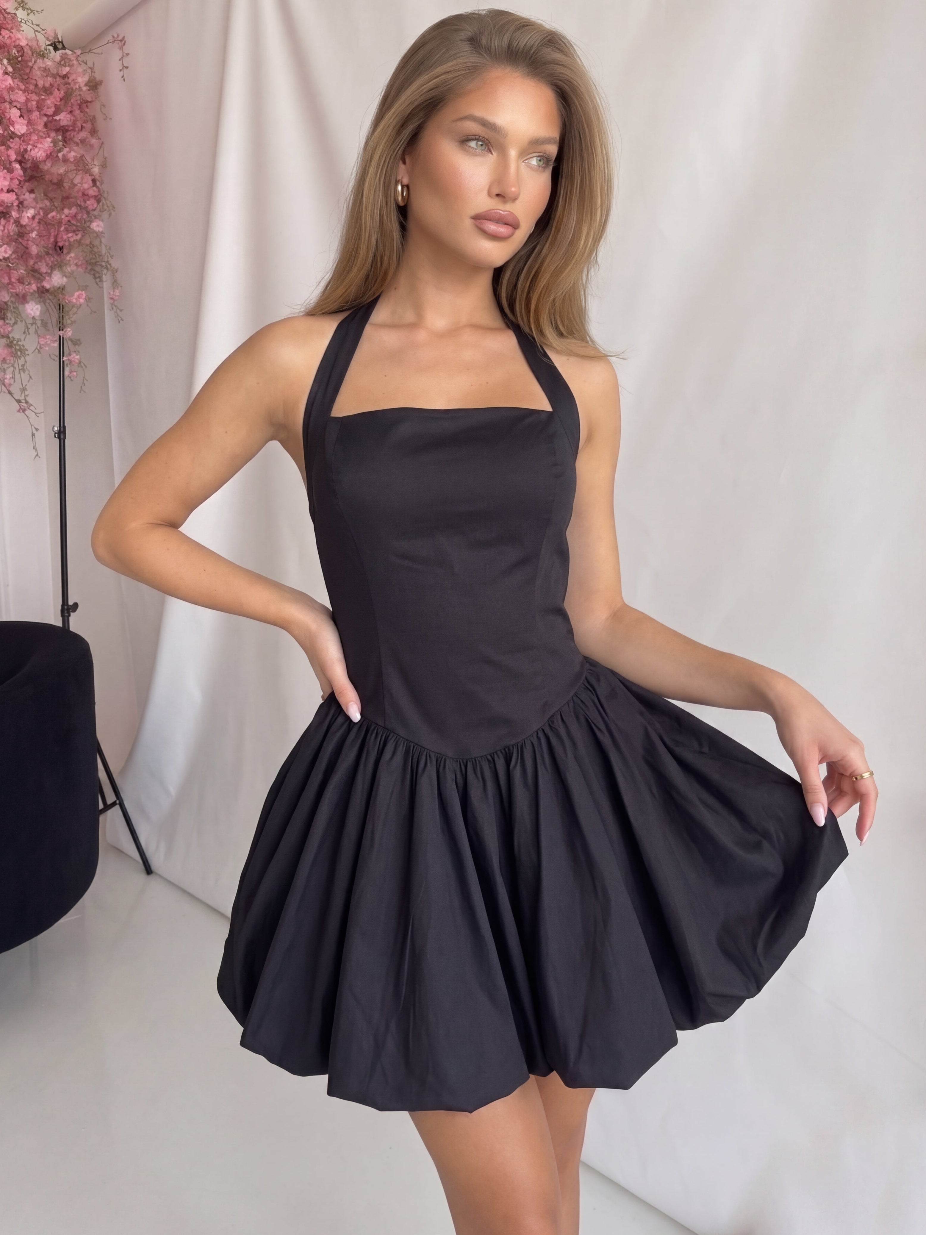 MAGDA - abito mini in nero con gonna ampia in cotone