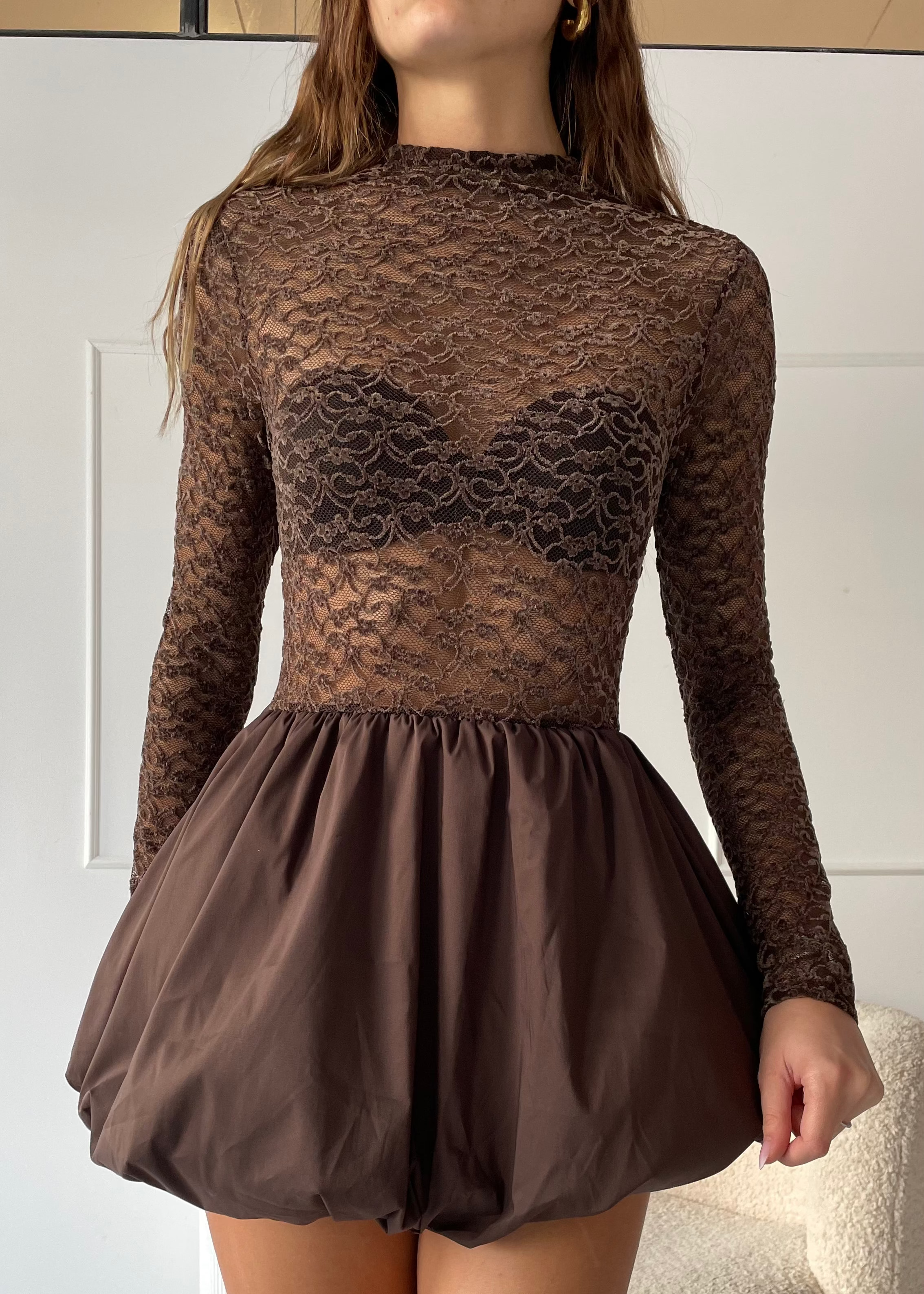 MARINA - vestito mini marrone con gonna a palloncino e top in pizzo