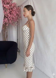 MIYO - vestito midi bianco con pois con ruches finale e scollo corpetto