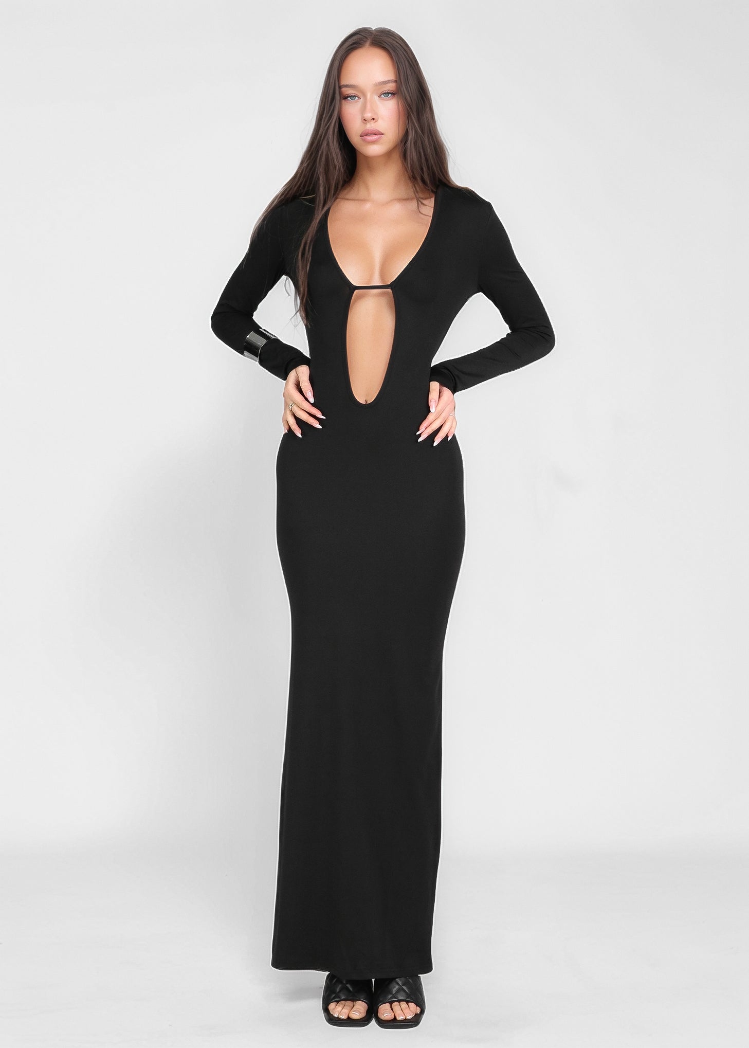 TARNA - vestito nero lungo con scollatura profonda