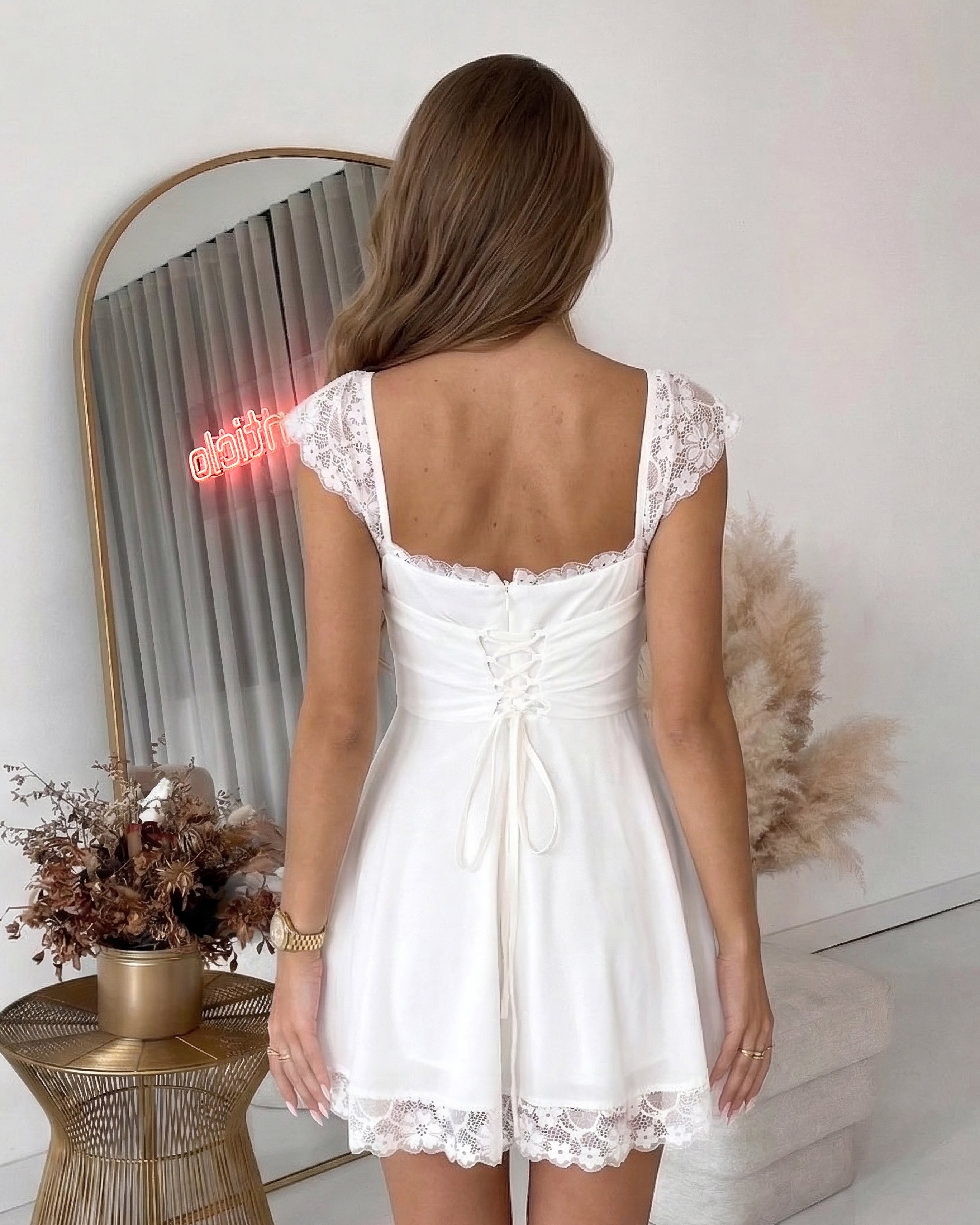 NOELE - vestito bianco con gonna ampia e dettagli in pizzo