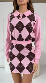 PERLY - set in maglia polo e gonna a motivo rombo in rosa