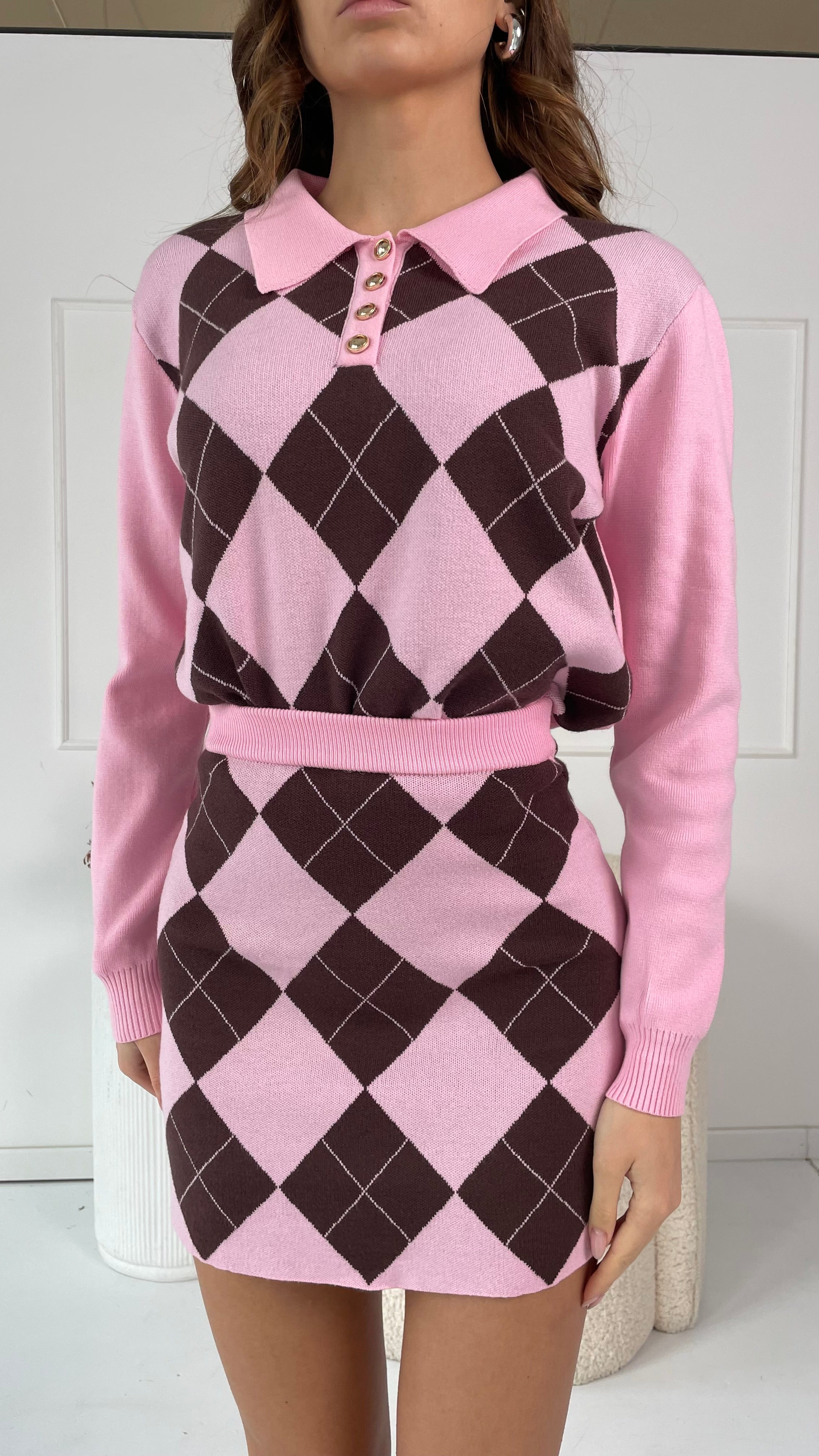 PERLY - set in maglia polo e gonna a motivo rombo in rosa