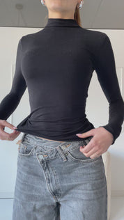 WINI - maglietta a collo alto con strass neri