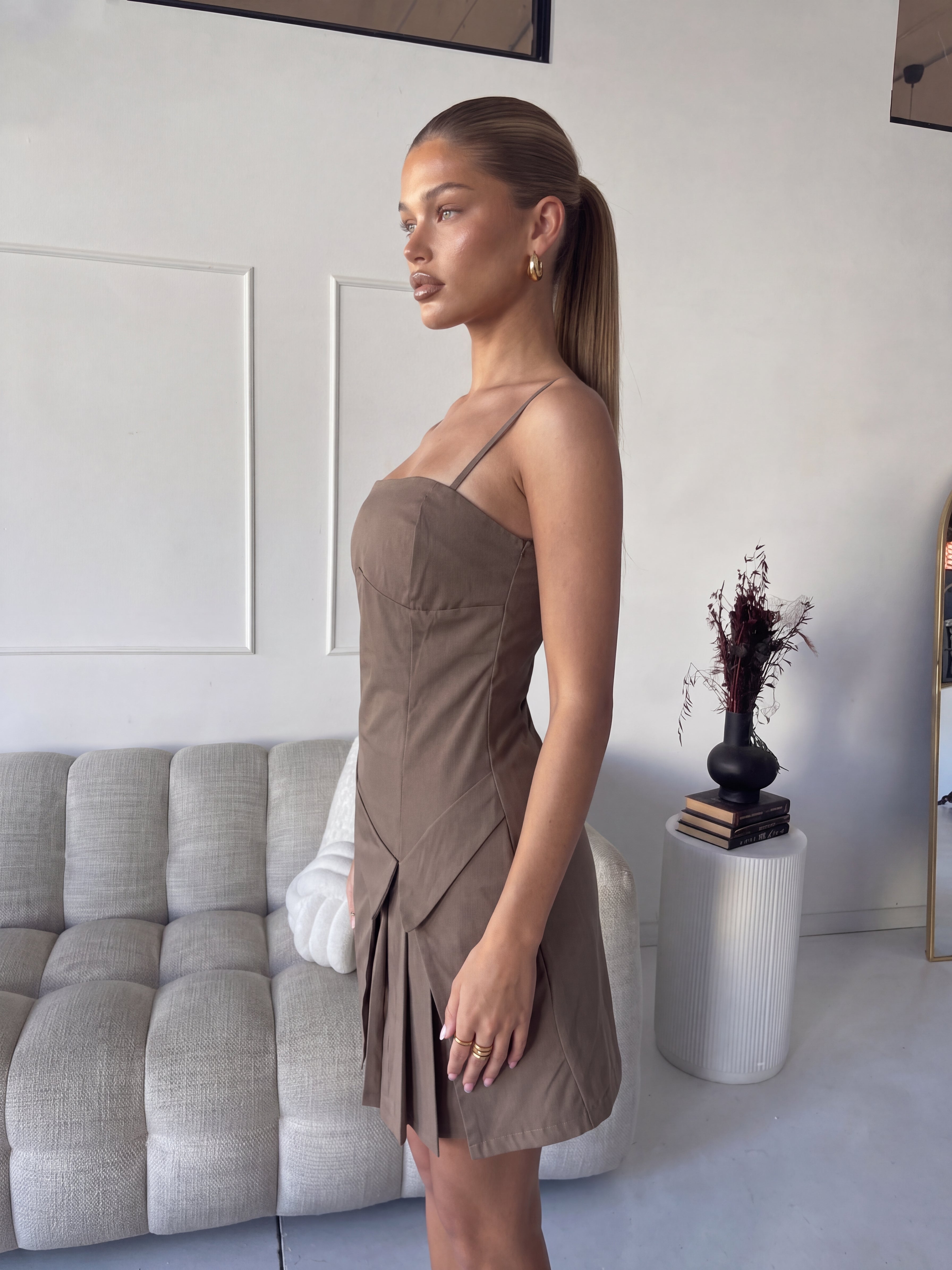SHAMURA - vestito mini corto nero con gonna pieghe khaki in cotone