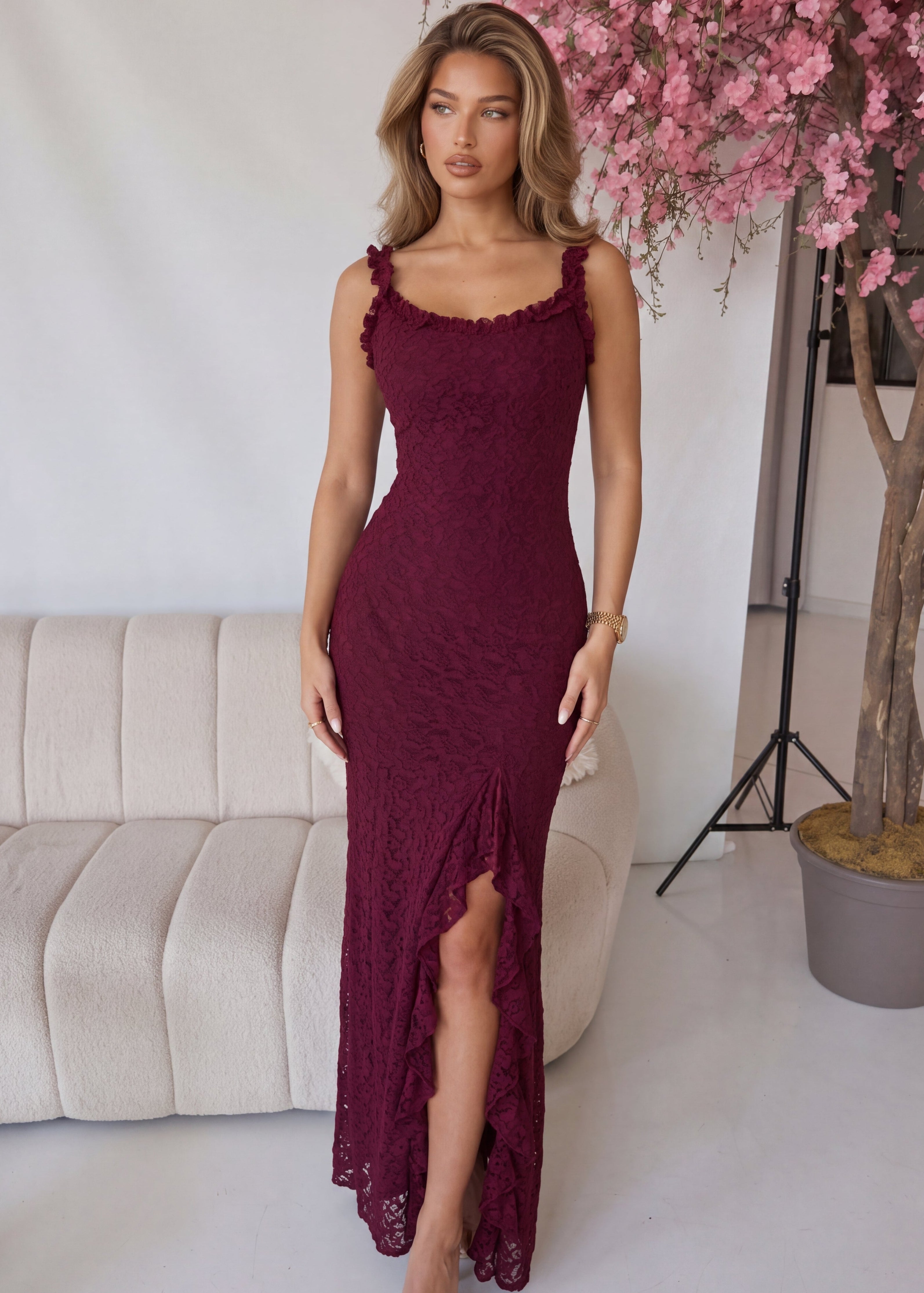 TAMMY - abito vestito midi in pizzo bordeaux con spacco con ruches