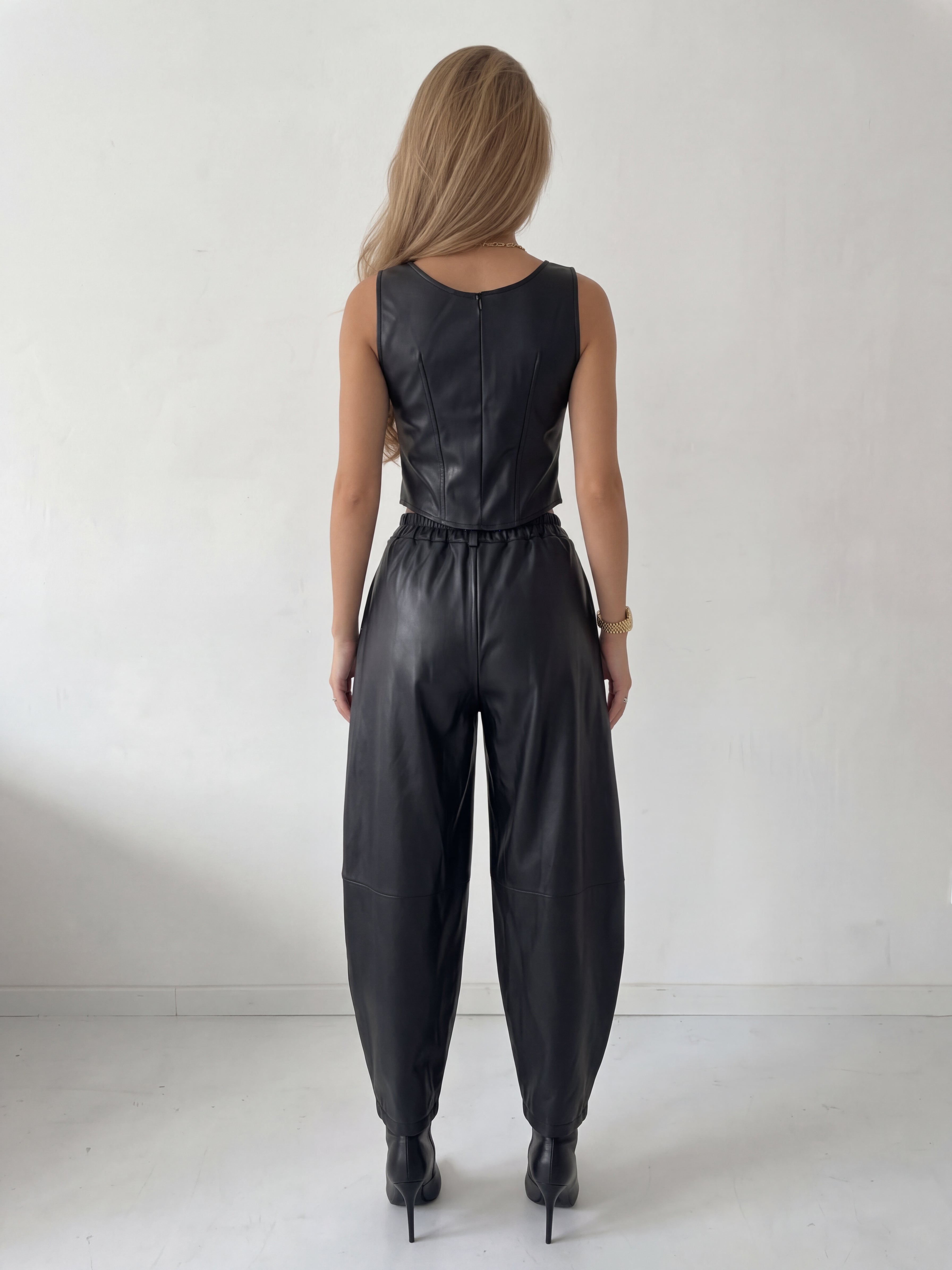 VALRY - set coordinato top e pantaloni in pelle nera