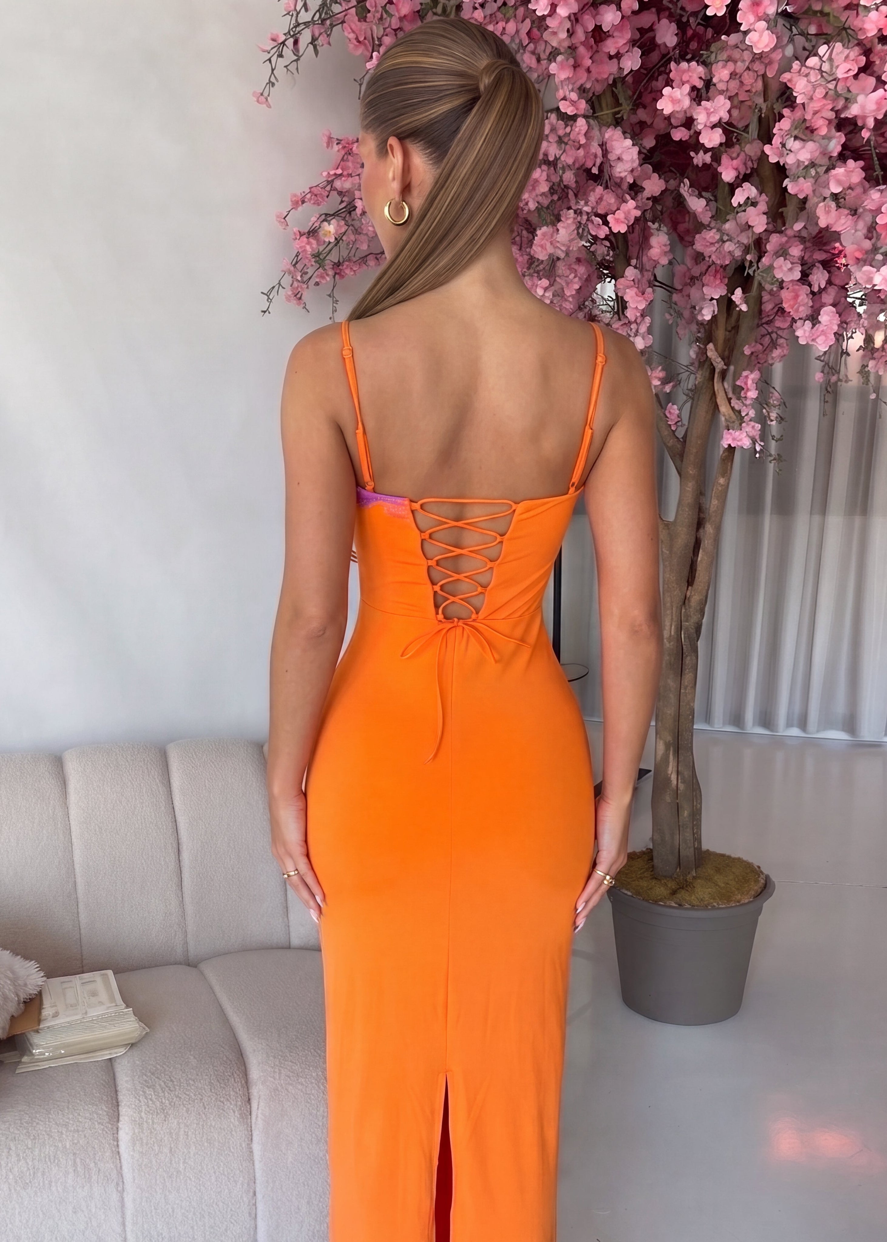 VIKI - abito midi arancione con pizzo fuchsia a contrasto