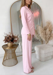 WILA - set giacca pantaloni tailleur rosa con chiusura laterale fiocco