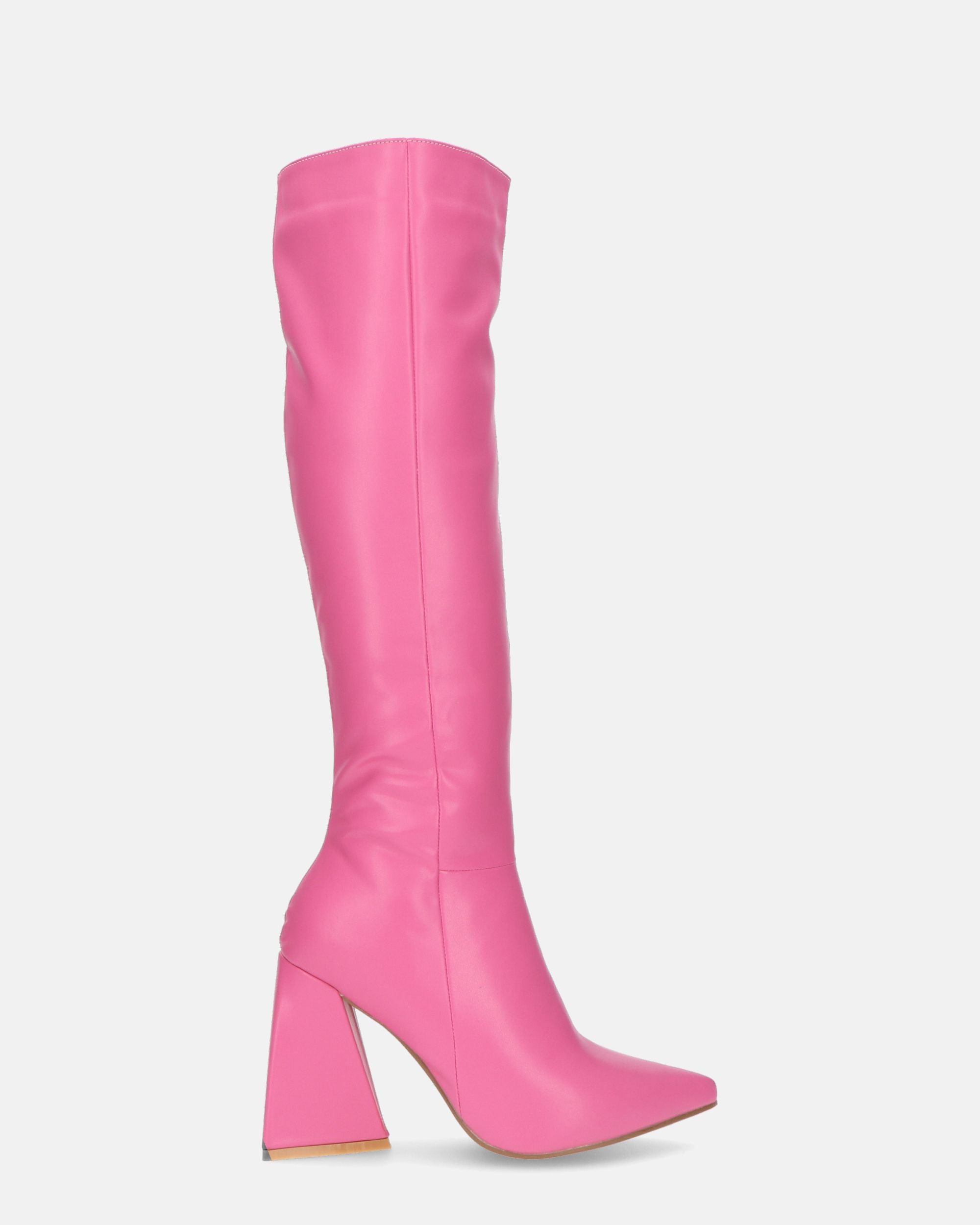 TRUDY - stivali alti con tacco alto in PU fuchsia