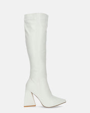 TRUDY - stivali alti con tacco alto in PU bianco