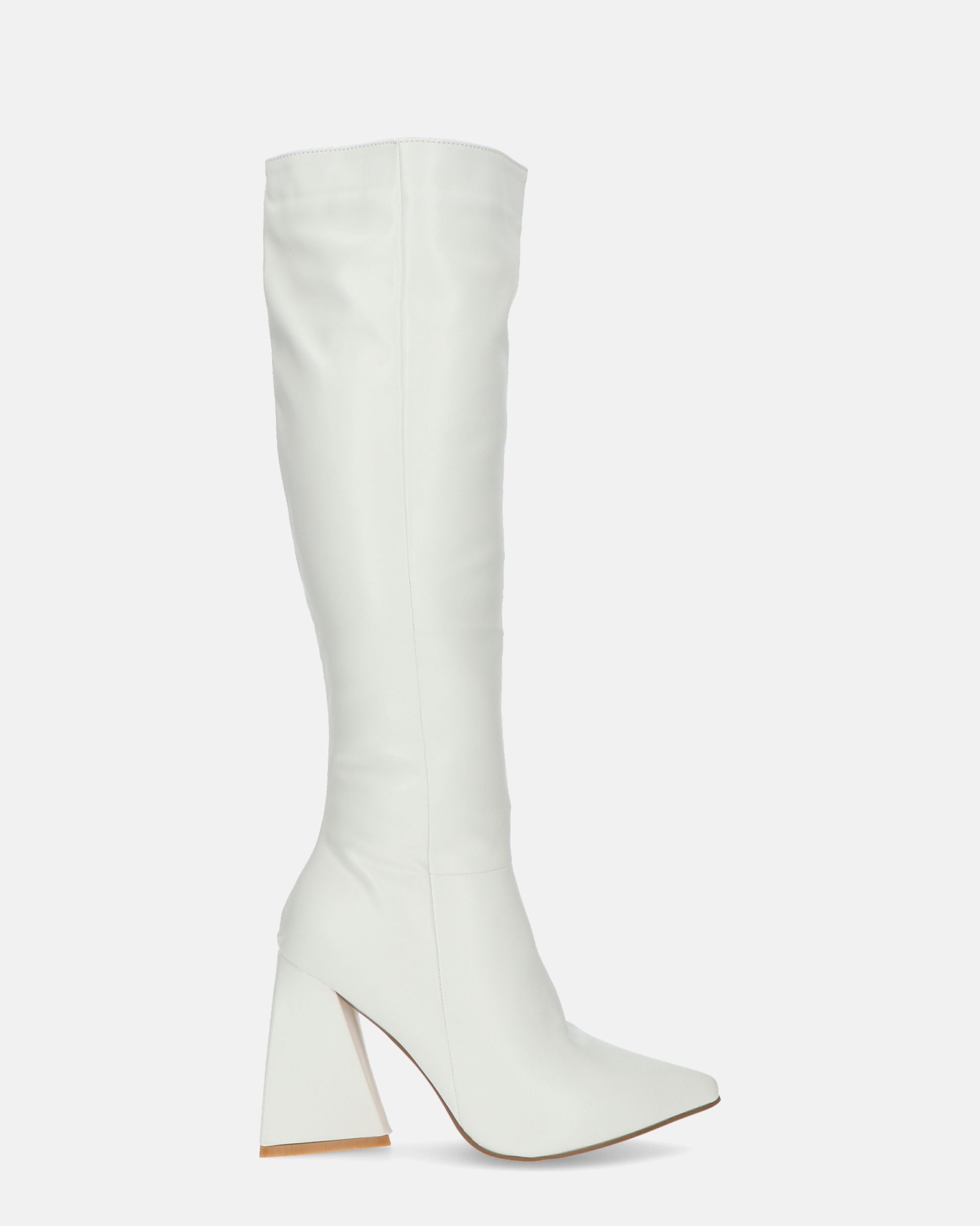 TRUDY - stivali alti con tacco alto in PU bianco