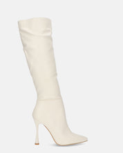 KAYLA - stivali alti con tacco in PU beige e cerniera laterale