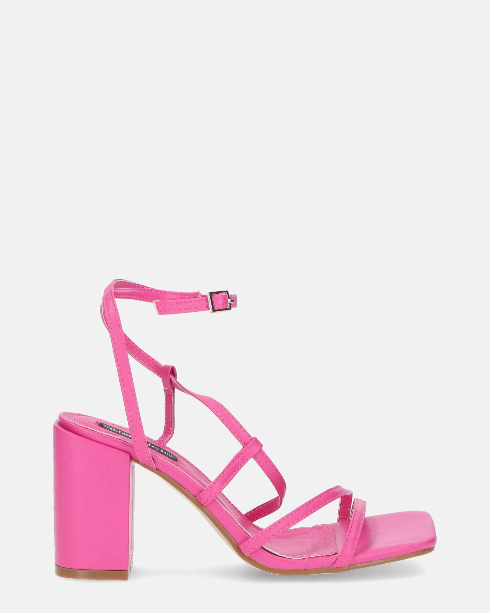 OKSANA - sandali con tacco e cinturino in ecopelle fucsia