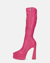 NIKITA - stivali alti in fuchsia PU con platform a punta