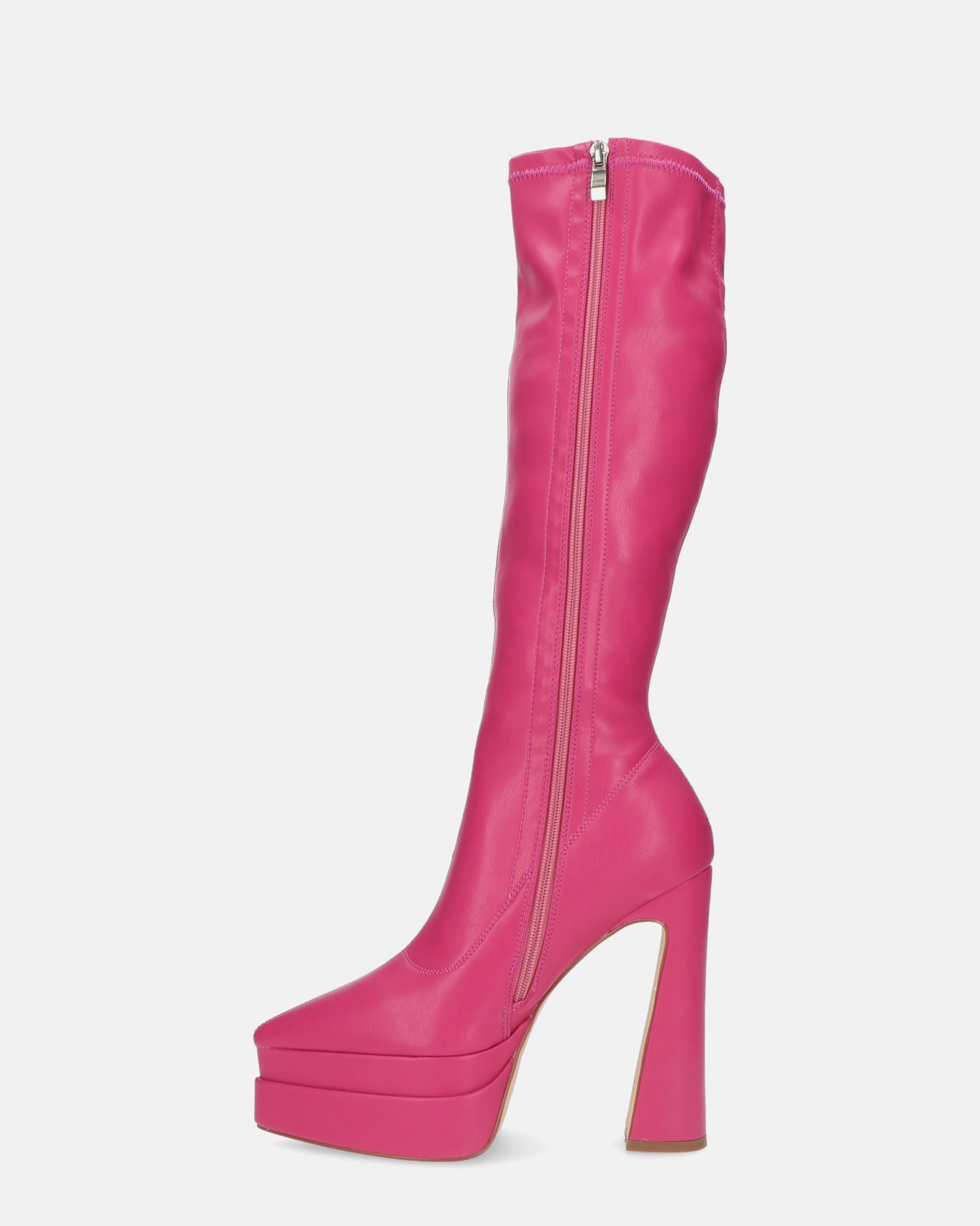 NIKITA - stivali alti in fuchsia PU con platform a punta
