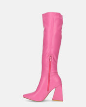 TRUDY - stivali alti con tacco alto in PU fuchsia