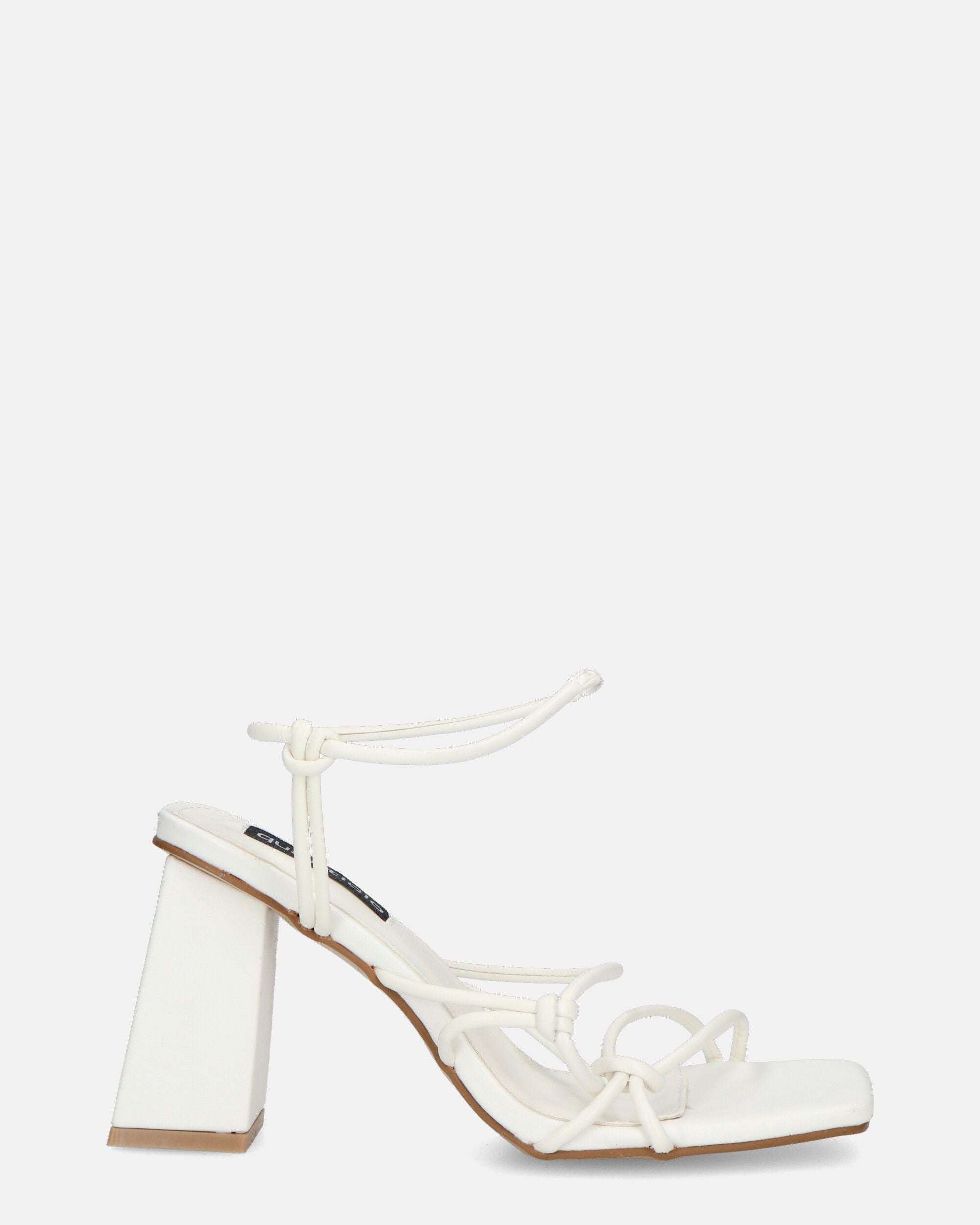 ZAHINA sandali bianchi in ecopelle con tacco quadrato – QUANTICLO®