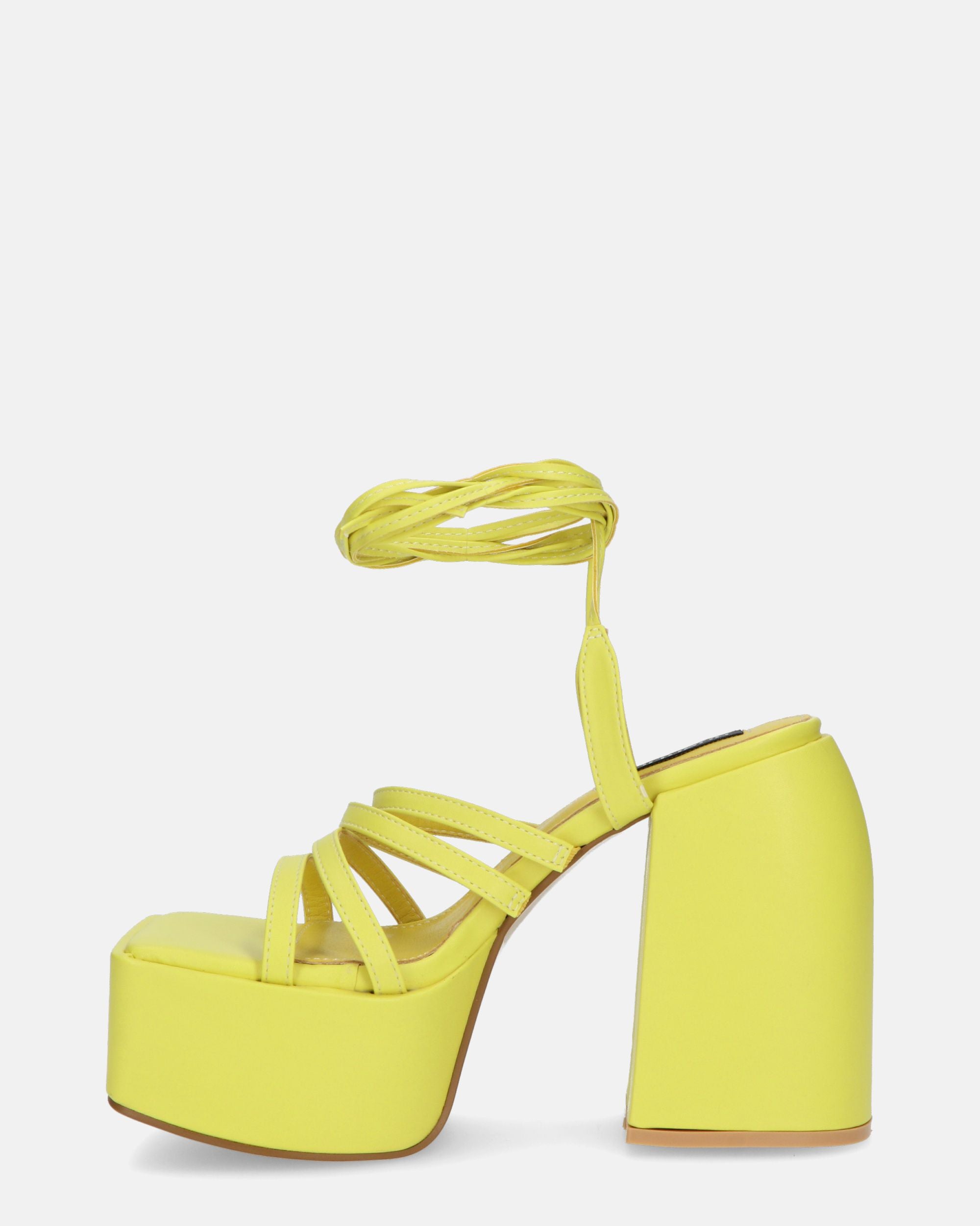 GILDA - sandali con tacco in ecopelle gialla con lacci