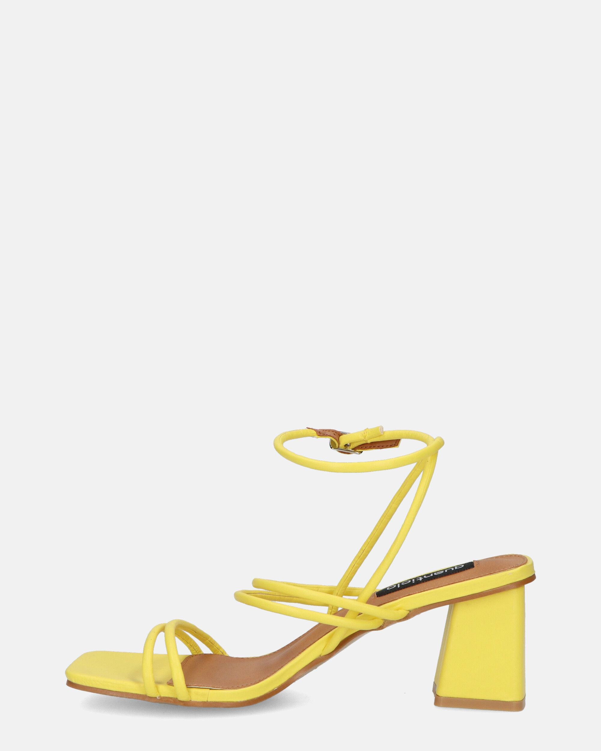 TIARA - sandali in ecopelle gialla con lacci