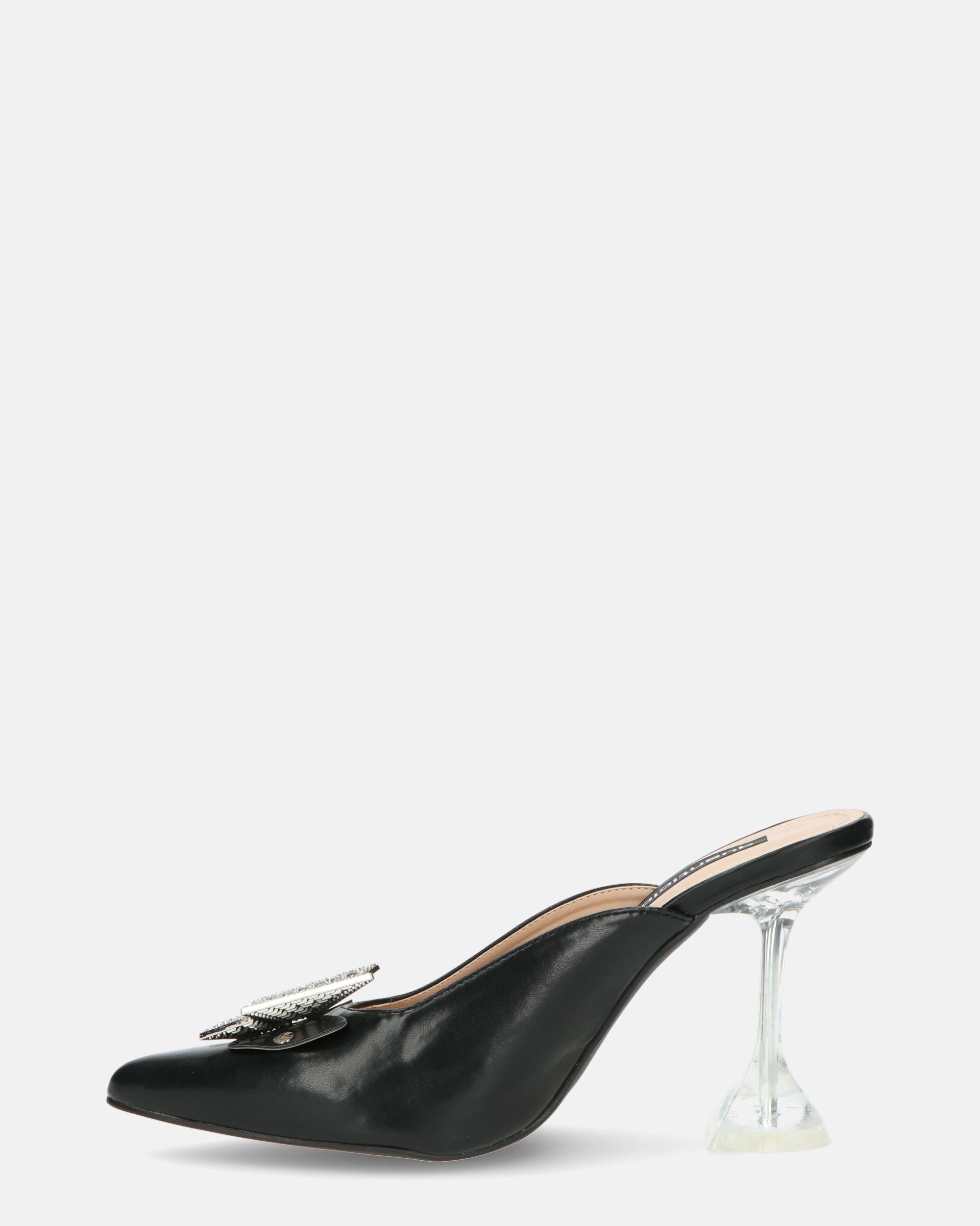DOJA - scarpe con tacco in ecopelle nera con farfalla di gemme in punta