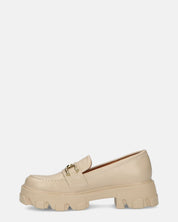 JOCASTA - mocassini beige con fibbia dorata