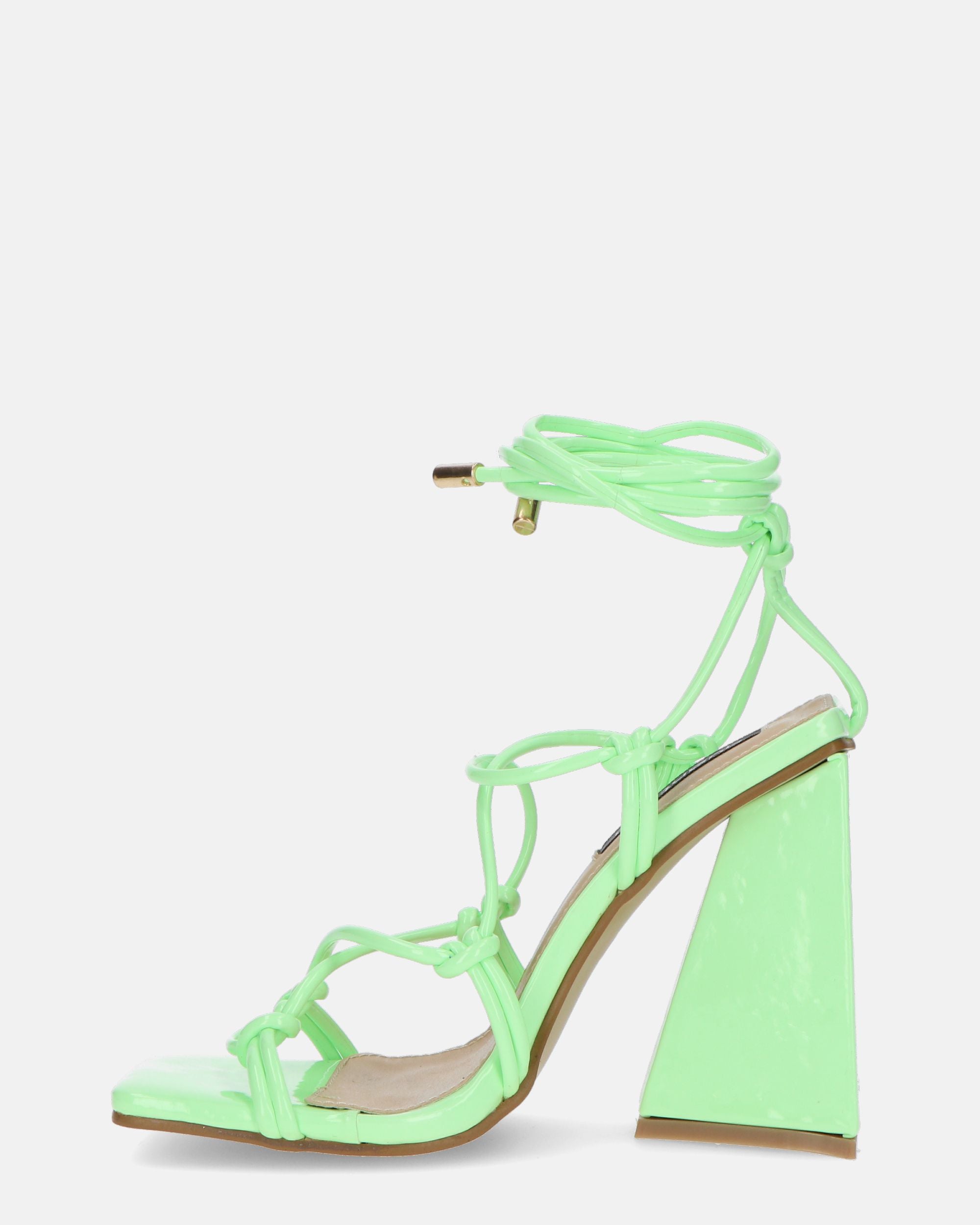 NURAY - sandali con tacco alto in glassy verde con lacci