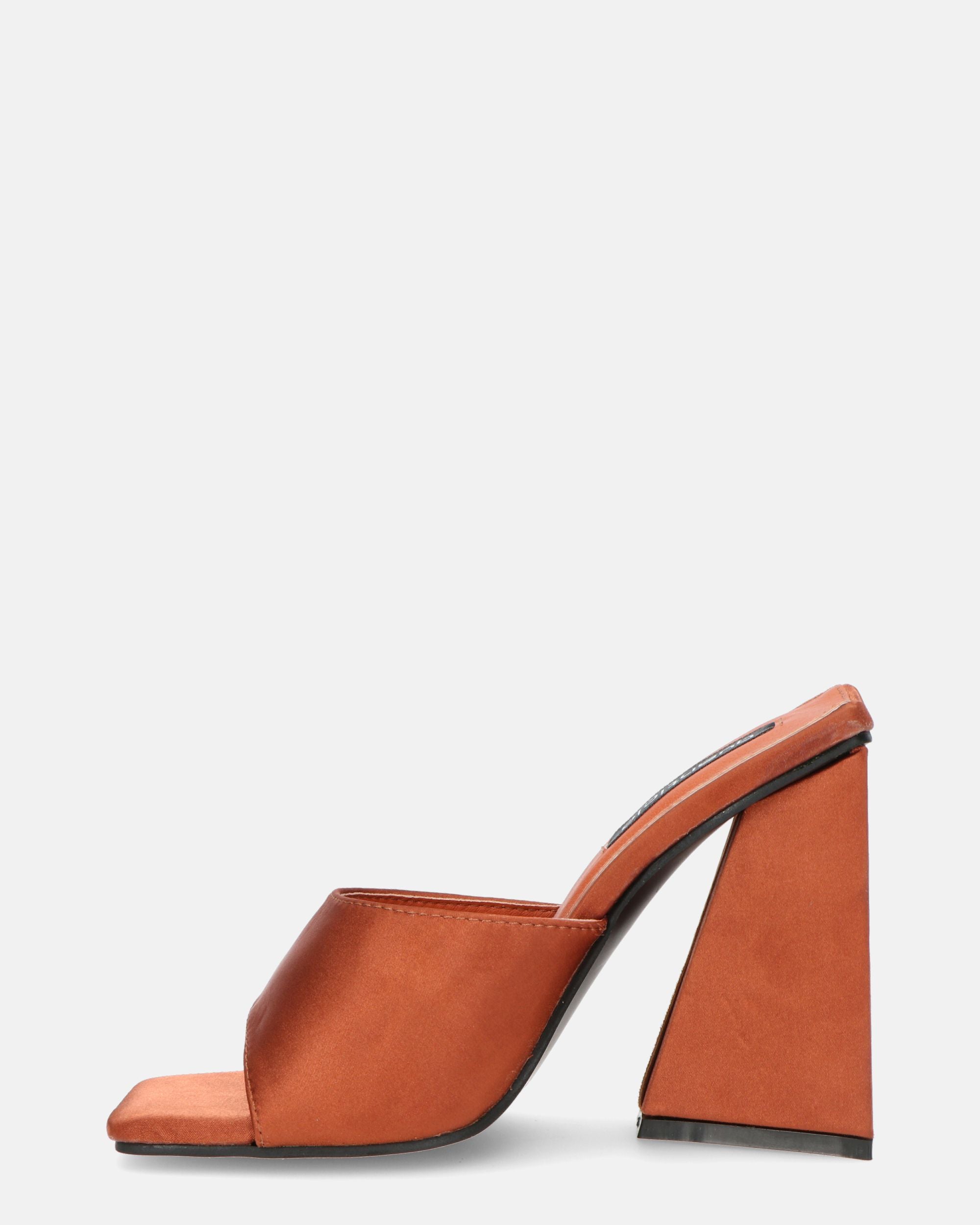 KAMELYA - sandali con tacco squadrato in lycra color rame