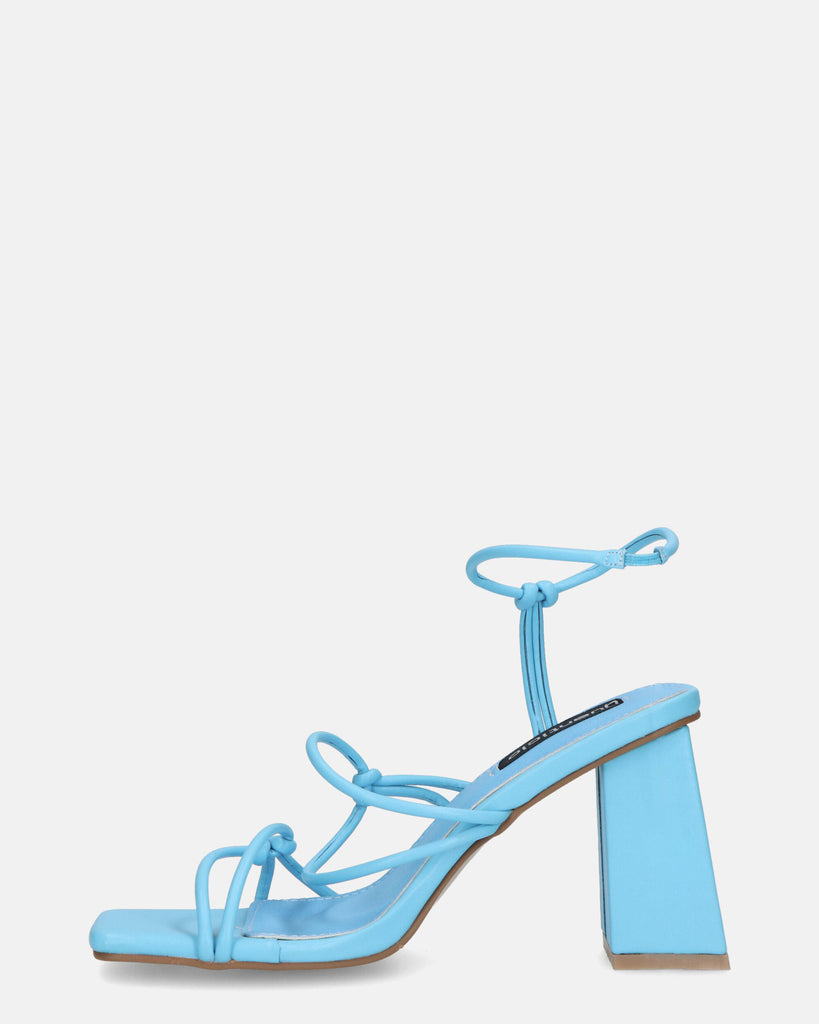 ZAHINA - sandali azzurri in ecopelle con tacco quadrato
