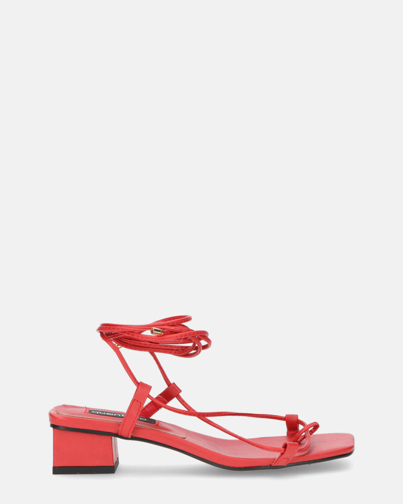 TARA - sandalo con tacco e lacci rossi