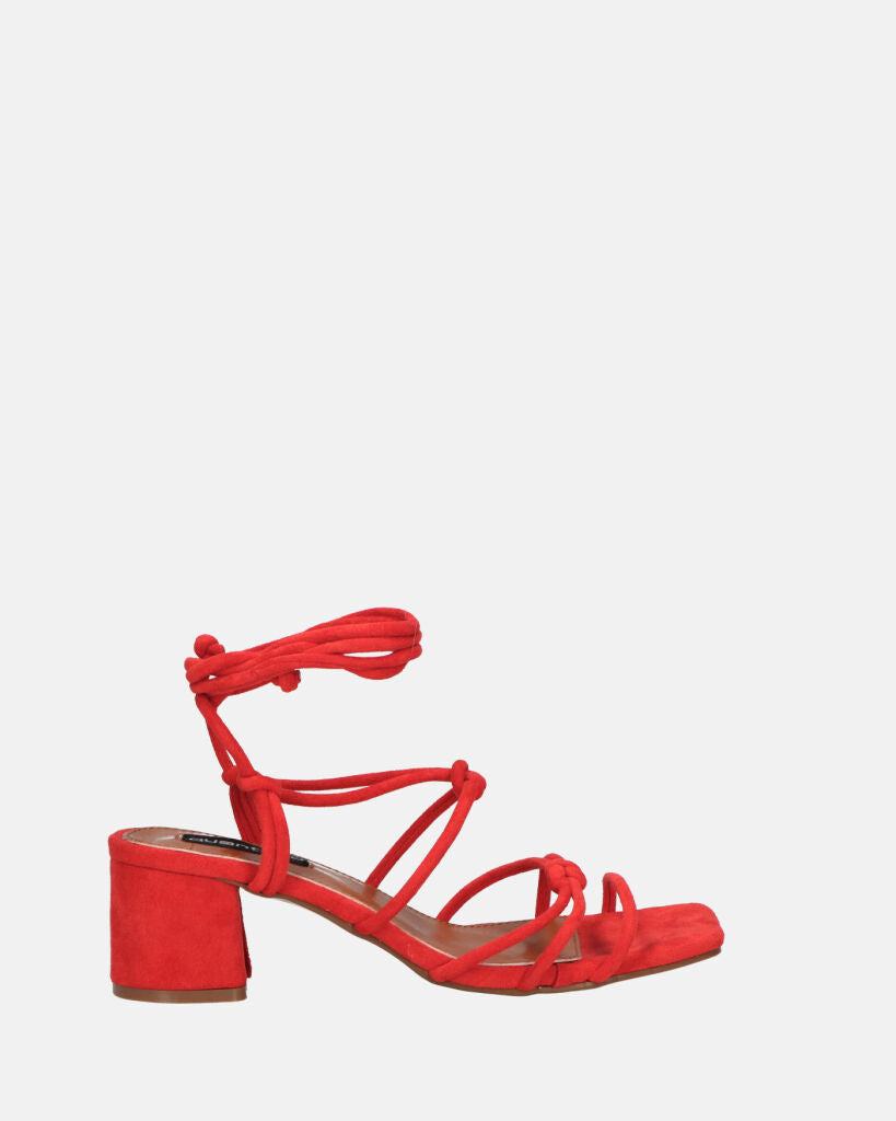 NAKI - sandali in camoscio rosso con tacco e lacci