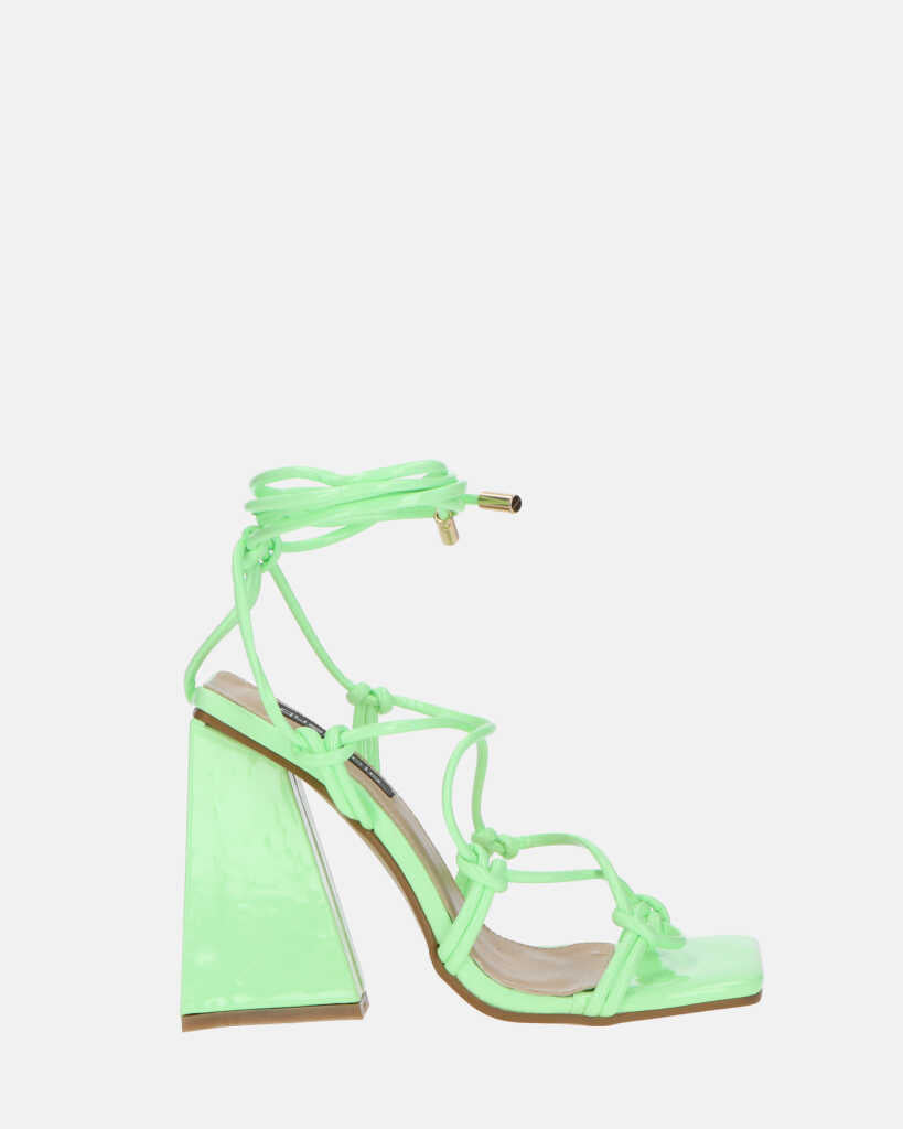 NURAY - sandali con tacco alto in glassy verde con lacci