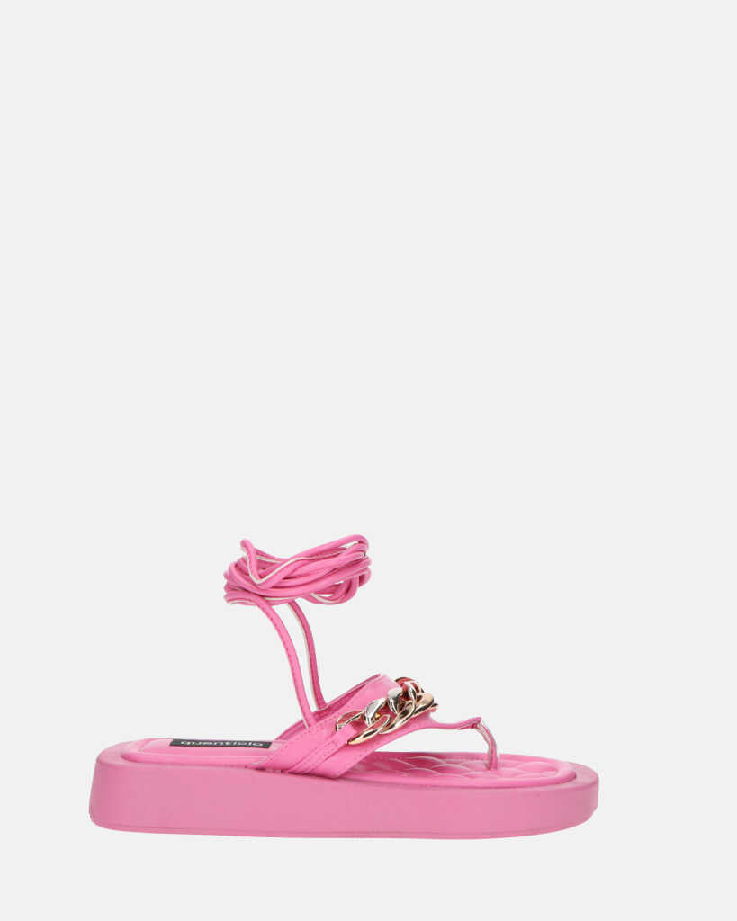 AURA - sandali bassi rosa con catena dorata e lacci