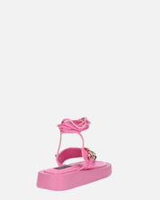 AURA - sandali bassi rosa con catena dorata e lacci