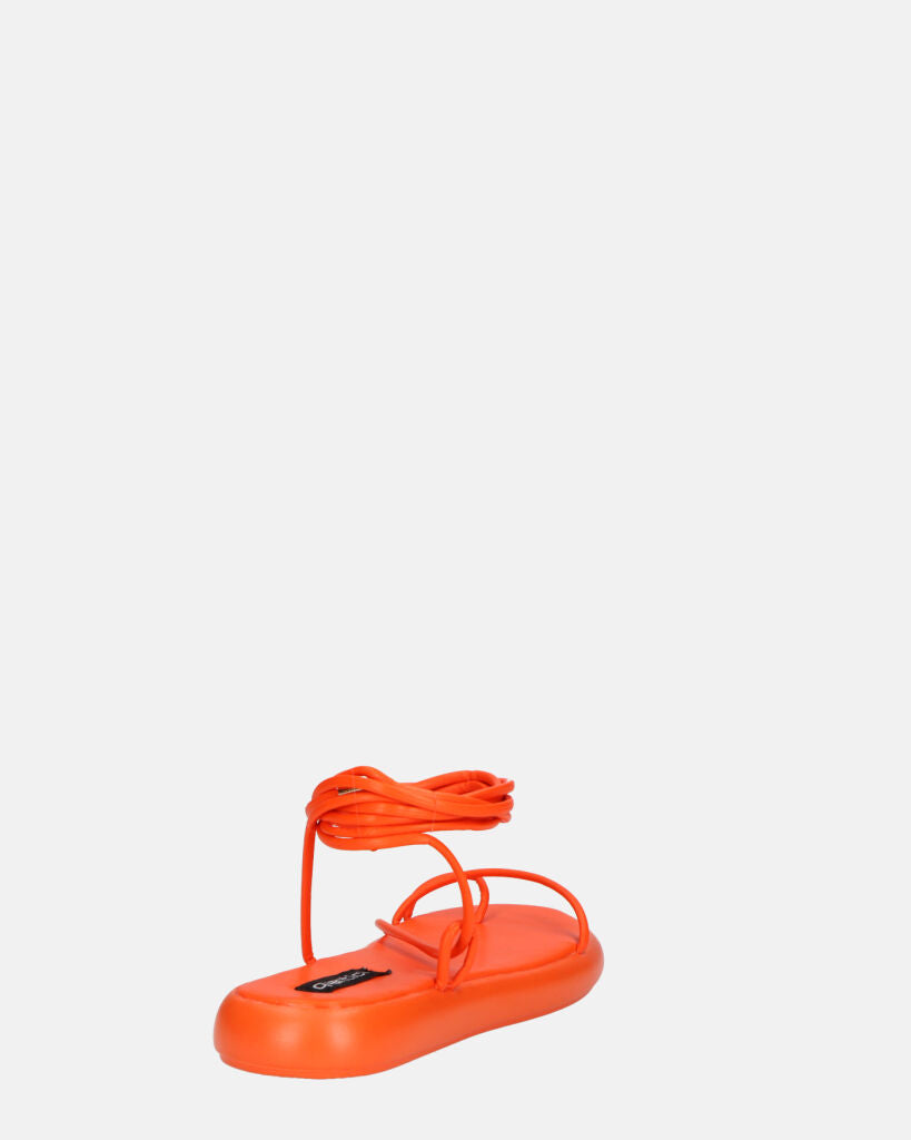 LACEY - sandali infradito bassi arancione con lacci