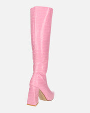 TRUDY - stivali alti con tacco alto in PU rosa con trama coccodrillo