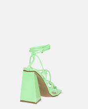 NURAY - sandali con tacco alto in glassy verde con lacci