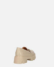 JOCASTA - mocassini beige con fibbia dorata
