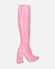 TRUDY - stivali alti con tacco alto in PU rosa con trama coccodrillo