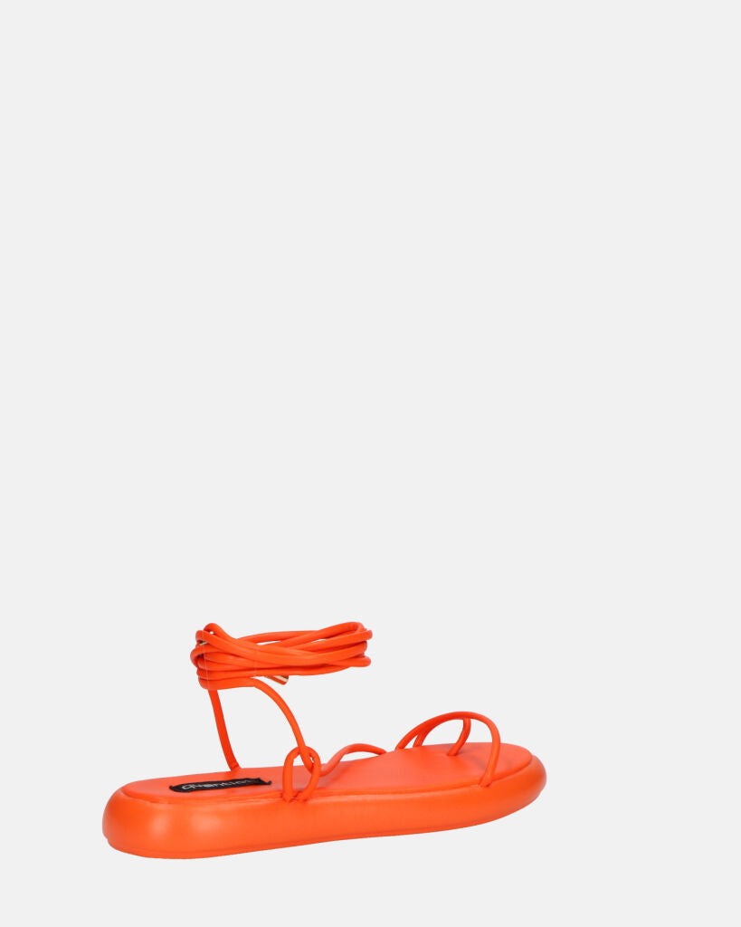 LACEY - sandali infradito bassi arancione con lacci